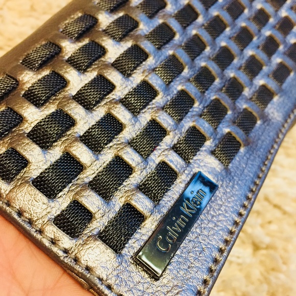 Keven Kline  pearlised clutch - Picture 2 of 8